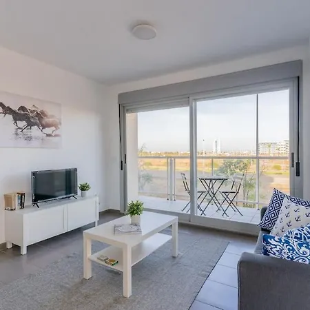 Modern Apartment: Moncofa Beachside Oasis Apartment Moncofar