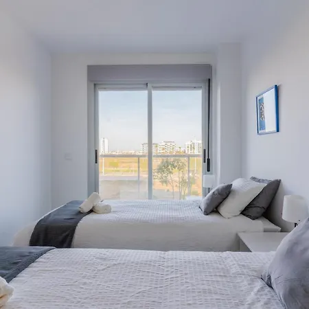 Modern Apartment: Moncofa Beachside Oasis * 몬코파르