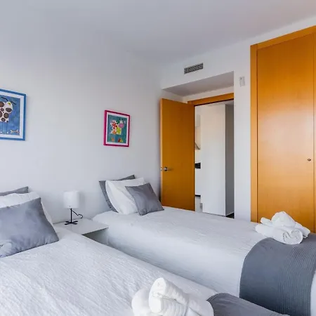 Modern Apartment: Moncofa Beachside Oasis Apartamento *