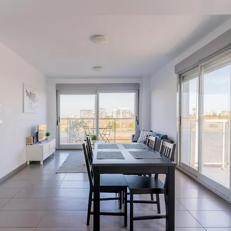 Daire Modern Apartment: Moncofa Beachside Oasis