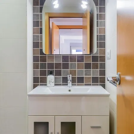 Modern Apartment: Moncofa Beachside Oasis Apartment Moncófar